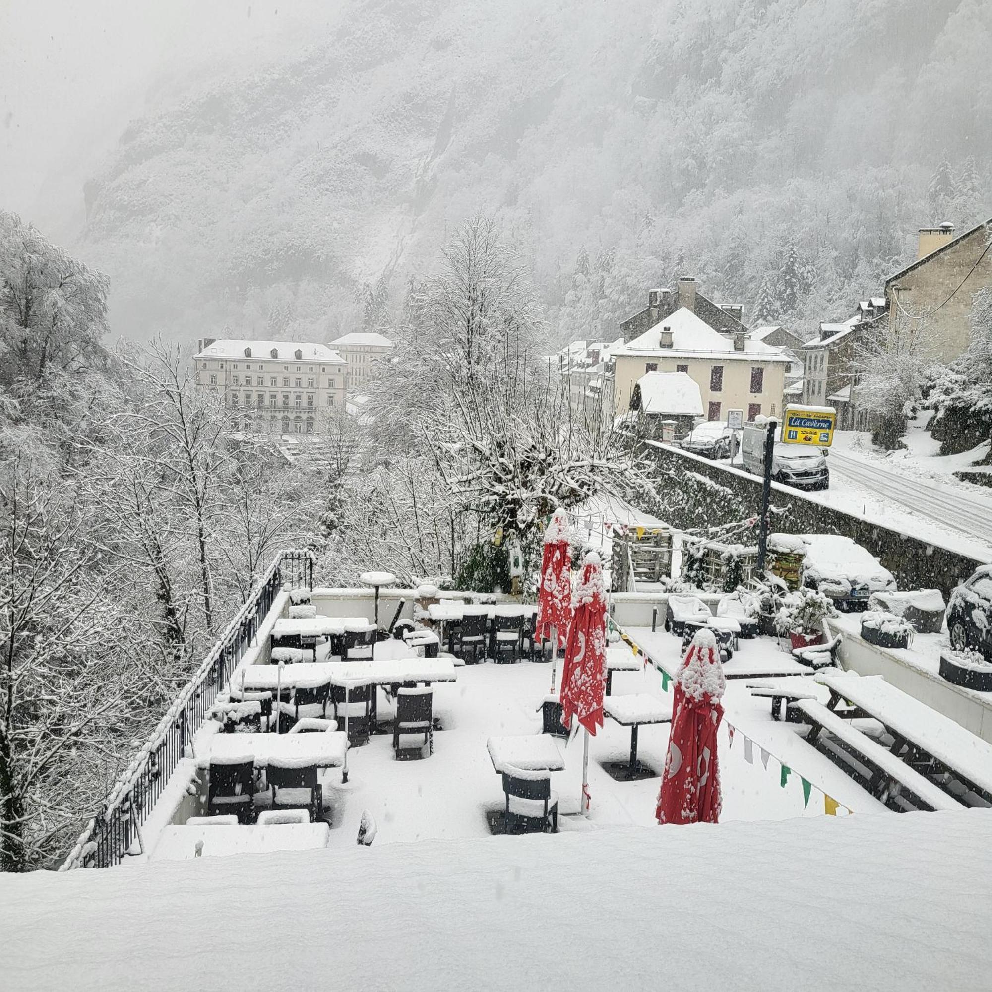 Auberge La Caverne Laruns Exterior foto